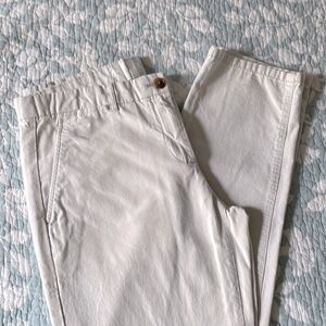 Cape style Khakis from Gap, light and cool. Straight leg, size 4. 💯 cotton.